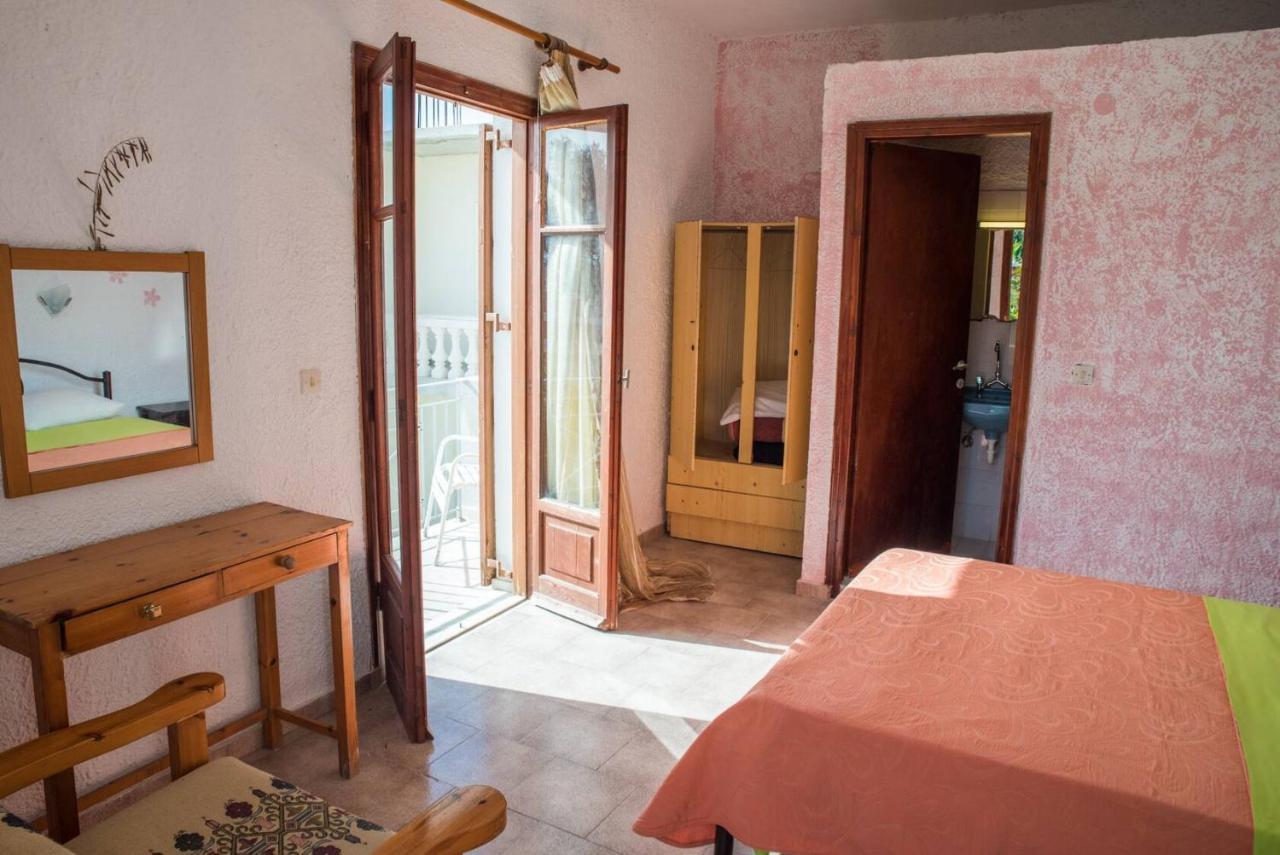 Madalenas B&B Pelekas Exterior photo